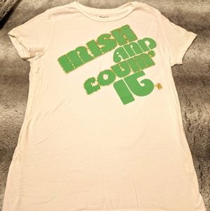 OLD NAVY gold letters Celtic medium T shirt Irish